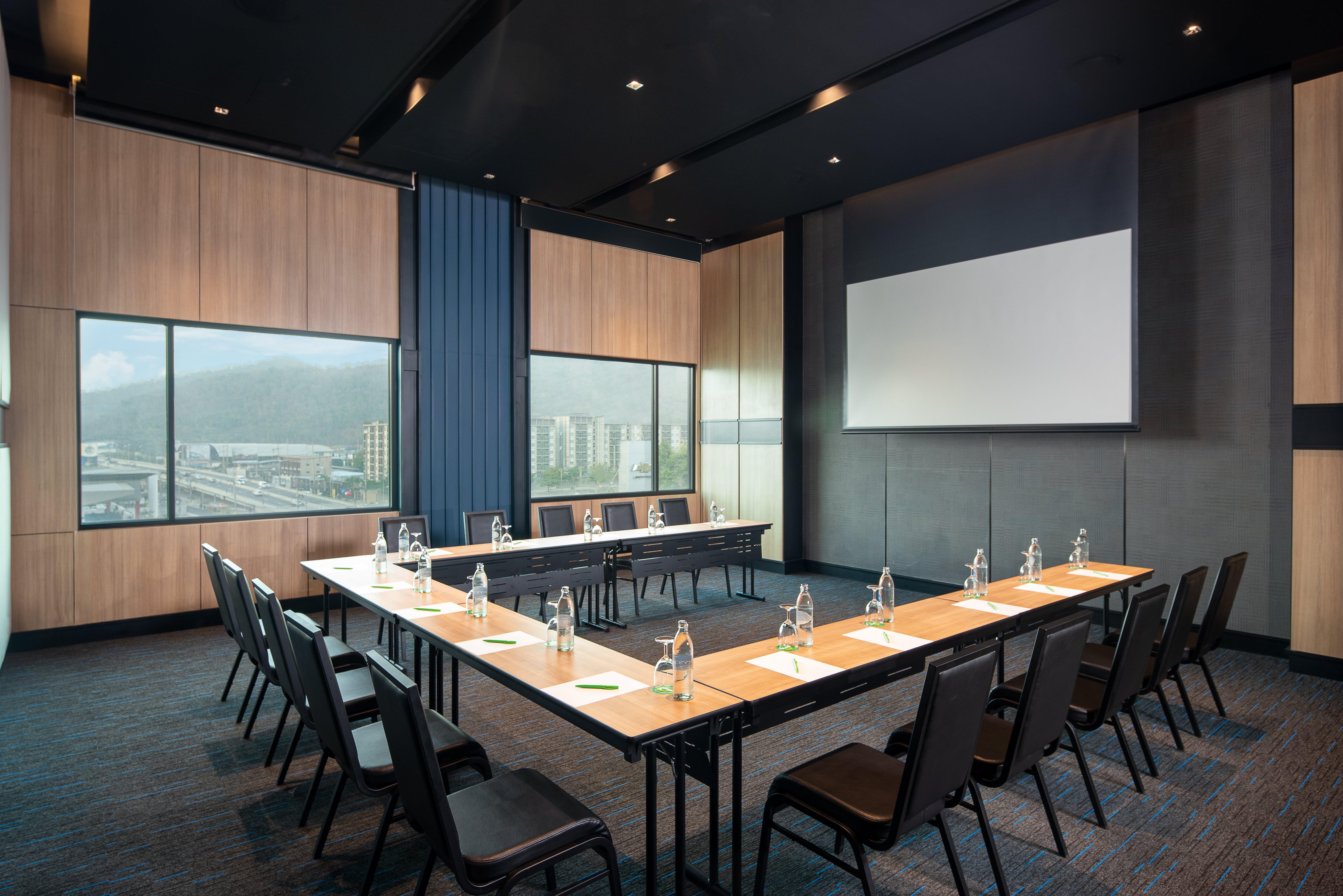 Holiday Inn & Suites Siracha Laemchabang By Ihg Сі-Рача Екстер'єр фото